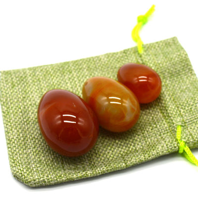 OEM ODM Aceptado huevos rojos de carnelia yoni huevos de piedra semipreciosa huevos perforados estilo de masaje