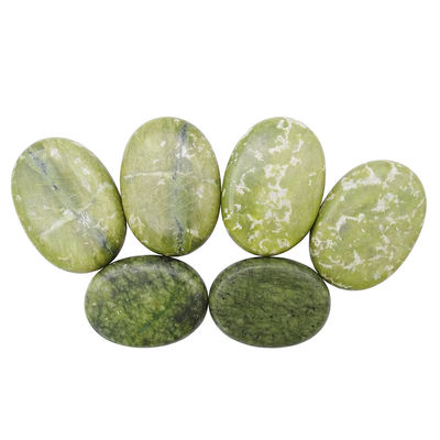 Piedra caliente curativa de Jade Xiuyan para masajes profesionales y relajación en spa.