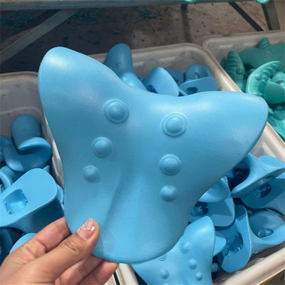 Herramienta de masaje de cuello polivalente almohada cervical en forma de C con presión de los dedos de gravedad y tracción de los hombros