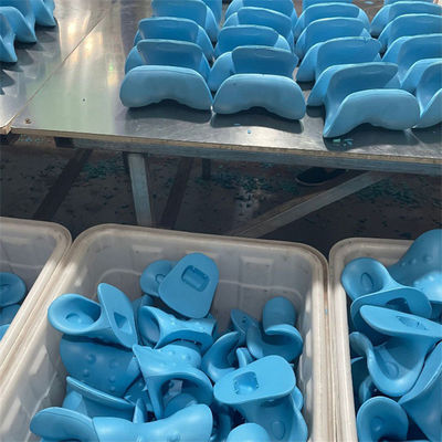 Herramienta de masaje de cuello polivalente almohada cervical en forma de C con presión de los dedos de gravedad y tracción de los hombros