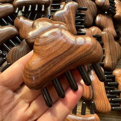 Masaje corporal y crecimiento del cabello Peinillo de masaje de rosa para la cabeza Gua Sha 8.5*7.5*2.3cm