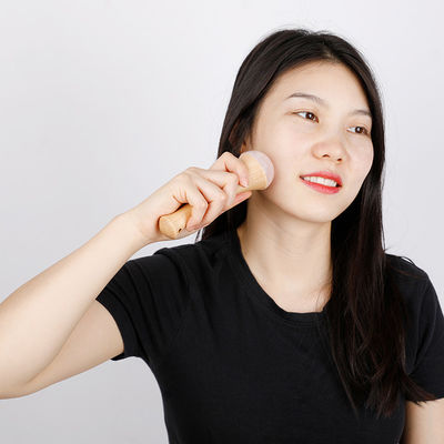 Masajista de cuerpo mango de madera cuarzo rosa para el dragado de meridianos y masaje de relajación Gua Sha