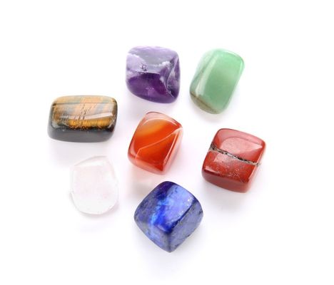 2023 Cristal natural de piedra curativa grabado Chakra Conjunto con estilo religioso India característica regional