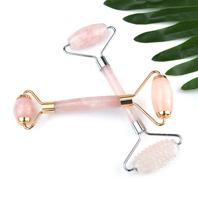 Logotipo personalizado DisponibleD Natural Rose Quartz Gold Handle Facial Jade Roller Masajista de Cristal Rosa Para Tratamiento de Belleza de la Piel