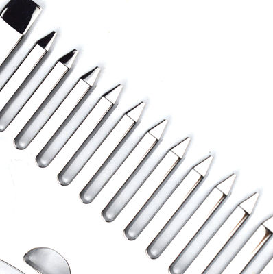 Logotipo personalizado DisponibleD plata de acero inoxidable Cuero cabelludo de masaje de metal Gua Sha Comb para herramientas de masaje 2024