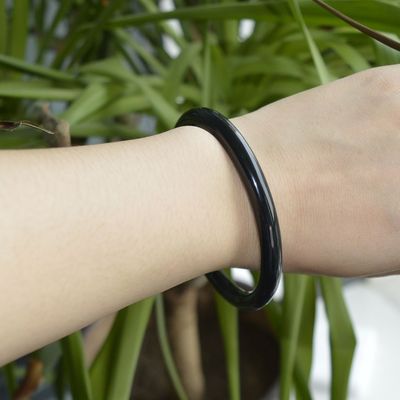 Pulsera de pulsera verde de jade heitiano pulido con diseño de estilo tradicional chino