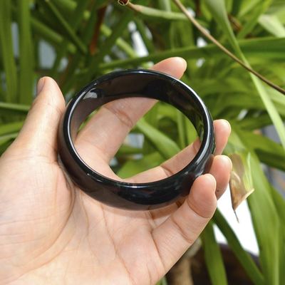 Pulsera de pulsera verde de jade heitiano pulido con diseño de estilo tradicional chino