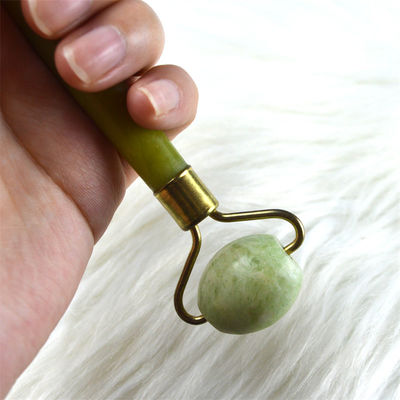 Logotipo personalizado disponibleD 100% natural Xiuyan Jade Face Guasha Roller Jade Verde Facial Gua Sha Masajista Piedra Cuidado de la Piel