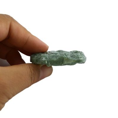 Jade Esmeralda Inmortal Bodhisattva Dragón Colgante Collar Ornamentos Figura tradicional china con rasgo regional