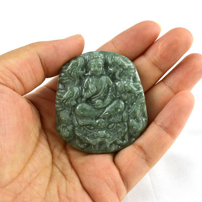 Jade Esmeralda Inmortal Bodhisattva Dragón Colgante Collar Ornamentos Figura tradicional china con rasgo regional