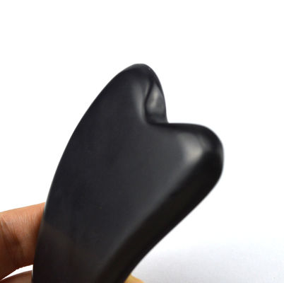 2024 Piedra Bian Negro Forma de Corazón Gua Sha Herramienta de Masaje Disponible Logotipo Masajista para Spa Relajante Meditación