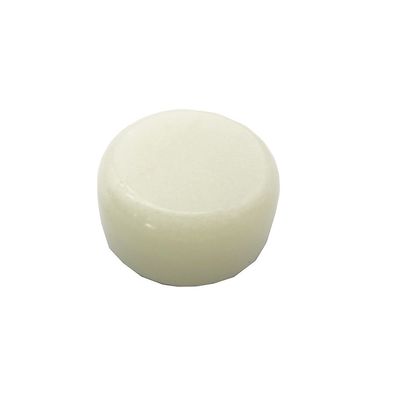 Técnica de la máscara de jade blanco natural pulida en un recipiente y una espátula para lograr una consistencia perfecta de la máscara