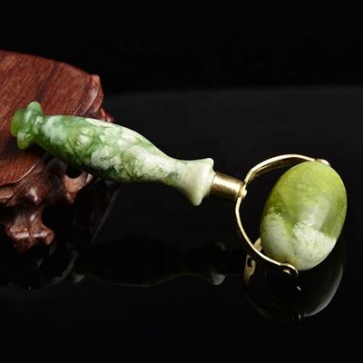 Roller facial de jade verde de Xiuyan Gua Sha Roller de masaje de jade de metal soldado para herramientas de belleza Masajeador facial
