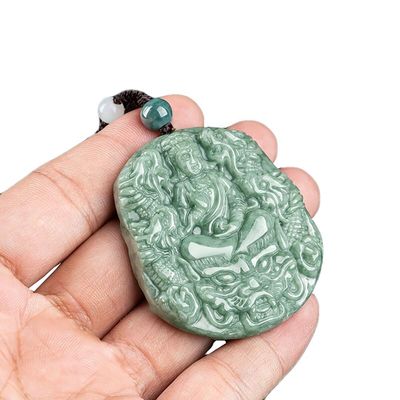 Jade natural tallado Nueve dragones collar de colgante Guan Yin Una adición única a su colección de joyas