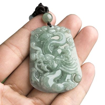 Collar de colgante de diseño único con jade tradicional chino hecho a mano y el dragón de la suerte volante jadeita