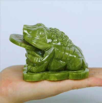Decoración del salpicadero del automóvil OEM ODM Jade verde natural Sapo Fengshui Rana de dinero Grabado para Rana de la Riqueza de tres patas