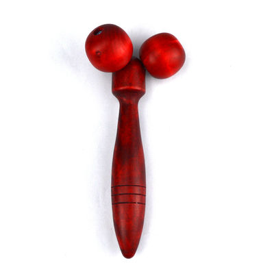 Roller de masaje de madera rojo o amarillo para la terapia facial y el tratamiento antiarrugas