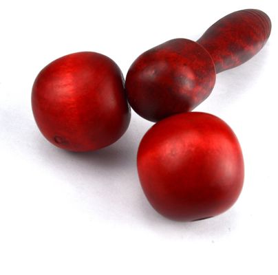Roller de masaje de madera rojo o amarillo para la terapia facial y el tratamiento antiarrugas