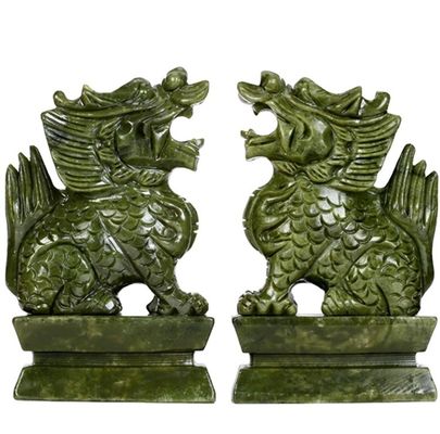 Las tallas de jadeita natural Kirin son una adición perfecta a su colección de inspiración asiática.