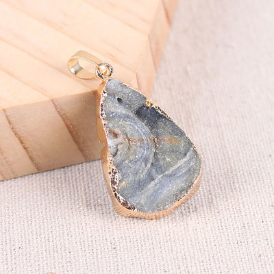 Art Coleccionable colgante de rebanada de ágata Plata / dorada bordado de borde tema Feng Shui Diseño único Hecho a mano