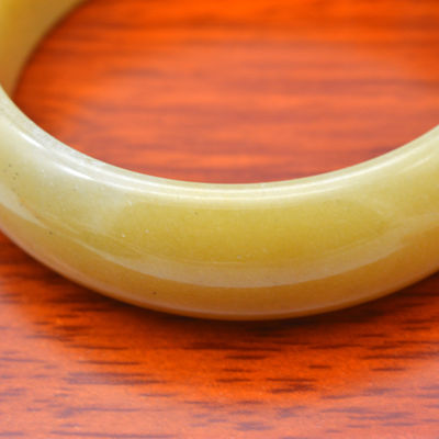 Descubra la belleza natural de las pulseras de jade de Hetia para mujeres para aliviar la fatiga y desatascar los músculos Tema Feng Shui