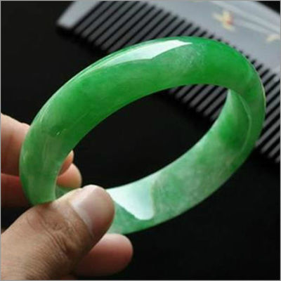 Pedras de cristal personalizadas Esmeralda helada verde de jade Brazalete OEM ODM Aceptado