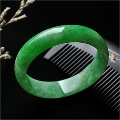 Pedras de cristal personalizadas Esmeralda helada verde de jade Brazalete OEM ODM Aceptado