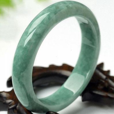 Brazalete de jade verde oscuro natural una pieza de joyería atemporal para su colección