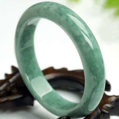 Brazalete de jade verde oscuro natural una pieza de joyería atemporal para su colección