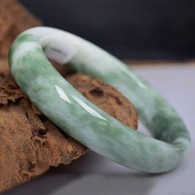 Brazalete de jade verde oscuro natural una pieza de joyería atemporal para su colección