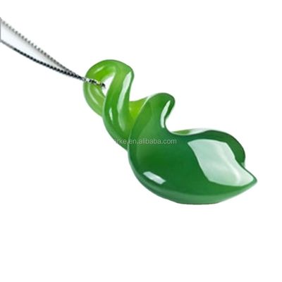 Piedra de cristal verde HETIAN collar de nefrita tallada joyería de jade de amante diseño portátil 100% colgante de encanto natural para hombres
