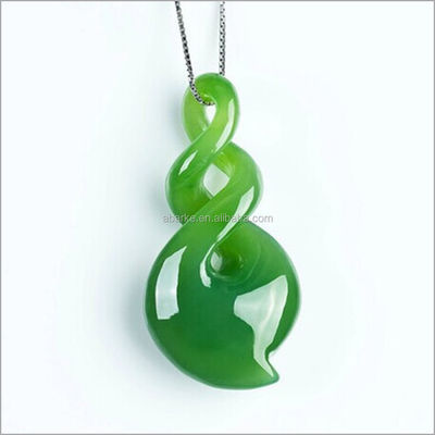 Piedra de cristal verde HETIAN collar de nefrita tallada joyería de jade de amante diseño portátil 100% colgante de encanto natural para hombres