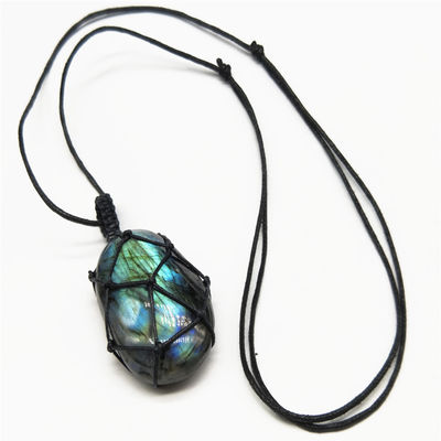 Collar de piedra lunar con colgante de jade incrustado en forma irregular Colgante de mano de punto y diseño Colgantes de encanto lunar