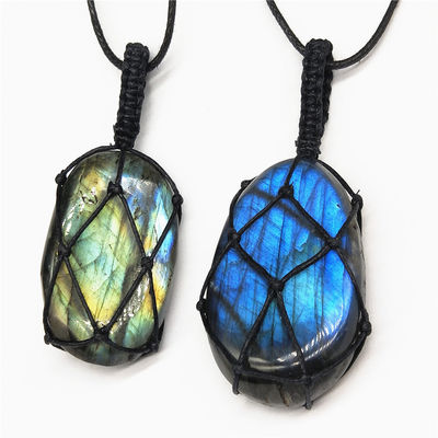Collar de piedra lunar con colgante de jade incrustado en forma irregular Colgante de mano de punto y diseño Colgantes de encanto lunar