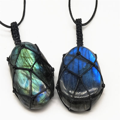 Collar de piedra lunar con colgante de jade incrustado en forma irregular Colgante de mano de punto y diseño Colgantes de encanto lunar