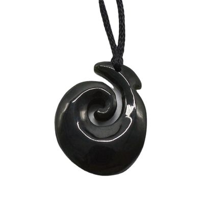 Colgante en forma de gancho de nefritas de jade eternidad con acabado pulido y tallado de Maori Koru de Zelanda
