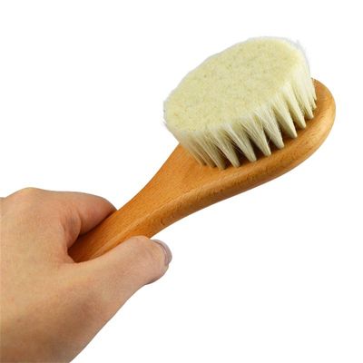 Pincelas suaves naturales de lana cepillado seco mango de madera cepillado de cabello de bebé logotipo personalizado limpieza del cuerpo facial herramienta de baño para masaje de la piel