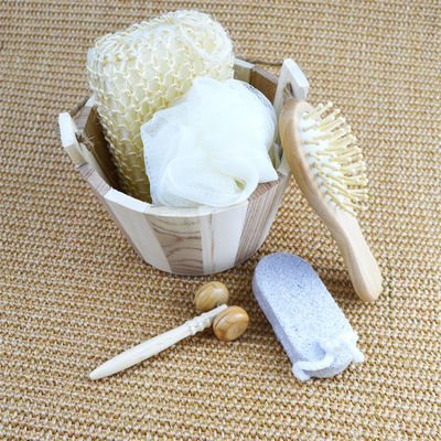 Limpieza corporal Conjunto de baño de madera con cepillo de cabello Pumice Piedra Baño Pouf Sisal Esponja Masajista 6Pcs Baño de Spa Conjunto de regalo de belleza