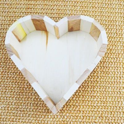 Equipo de limpieza corporal de madera natural con forma de amor