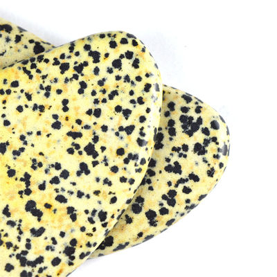 Logotipo personalizado disponible en 2024 Tendencia en forma de corazón Dalmacia Piedra Guasha herramienta de masaje para masaje de salud corporal