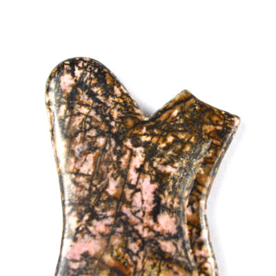 Herramienta Gua-Sha de piedra de rodonita personalizable Masajista facial rosa y negro para alivio del cuello / hombro / espalda / pierna
