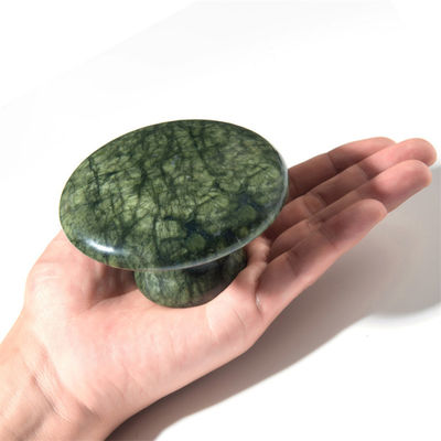 DisponibleD verde oscuro Xiuyan Jade hongo Gua Sha herramienta para la curación del cuerpo y la terapia energética