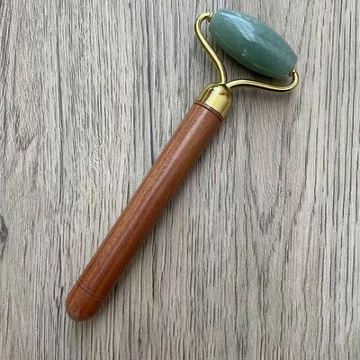 Aventurine verde Jade Facial Roller cuidado facial de la piel herramienta de masaje de jade con mango de madera para el logotipo personalizado disponible