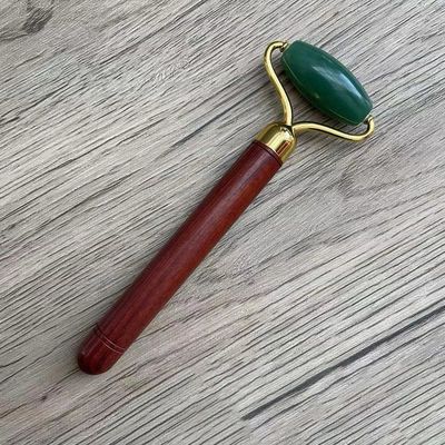 Aventurine verde Jade Facial Roller cuidado facial de la piel herramienta de masaje de jade con mango de madera para el logotipo personalizado disponible