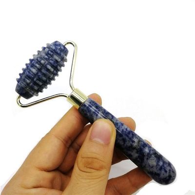 Tecnología de masaje facial de piedra de punta azul natural pulida con cabeza única y rodillo de jade con puntas