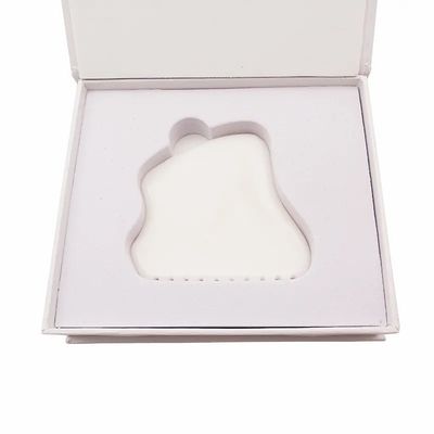 Logotipo personalizado 2024 White Jade Gua Sha Herramientas para masaje facial y del cuello Masajista caliente Modo de masaje No abk-2051