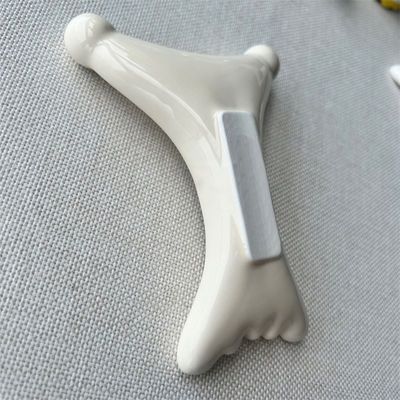 OEM/ODM Gua Sha de cerámica en forma de X Mascarilla de masaje Salón de belleza esencial para la relajación facial