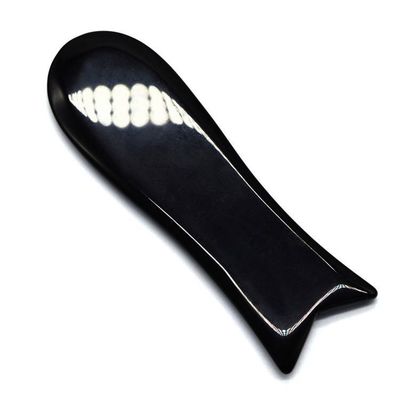 Obsidian en forma de pez Gua Sha Recortes de herramientas de masaje para logotipo personalizado Cara y cuerpo Fuente de alimentación enchufable