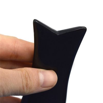 Obsidian en forma de pez Gua Sha Recortes de herramientas de masaje para logotipo personalizado Cara y cuerpo Fuente de alimentación enchufable