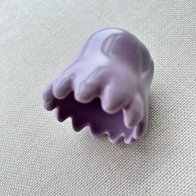 2024 forma de flor púrpura china cerámica Gua Sha raspado masajista equipo de masaje corporal para el cuidado de la salud y la relajación